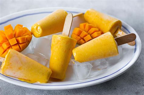 Enjoy The Latest Trend Of Kulfi Filled In Fruits | Rasoi Rani