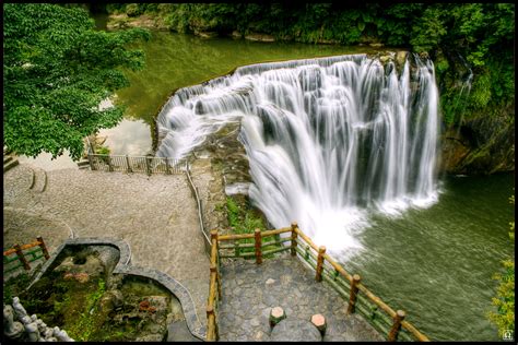 Shifen waterfall, Taiwan - YourAmazingPlaces.com