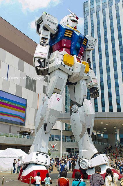 The massive Gundam statue in Odaiba, Japan by gqtuazon, via Flickr ...