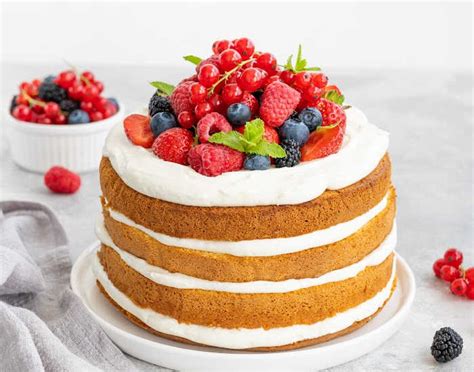 Sponge Cake With Fruit And Whipped Cream: A Sweet Sensation