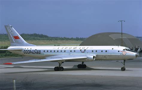 File:Aeroflot Tupolev Tu-104B at Arlanda, July 1972.jpg - Wikimedia Commons