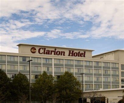 Clarion Hotel Airport Reviews & Prices | U.S. News