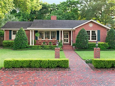 Curb Appeal Ideas from Jacksonville, Florida | Brick ranch houses, Ranch house landscaping ...