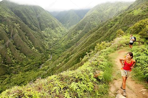 Hiking on Hawaii, Waihee ridge trail, Maui — Stock Photo © Maridav #27487531