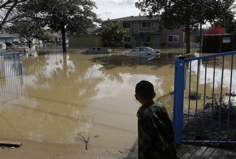 San Jose residents return after flooding to assess damage