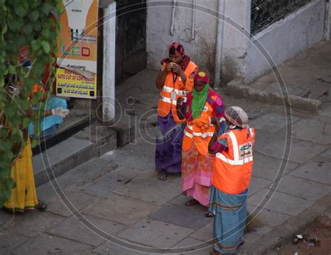 Image of Tea break of GHMC women workers during Lockdown morning ...