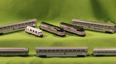 Model Railroad N Scale Trains AMTRAK 2 Engines w/ Passenger Cars 8 ...