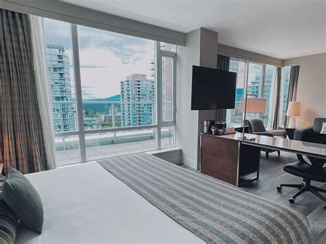 Coast Premium King with View and Balcony | Coast Coal Harbour Vancouver Hotel by APA