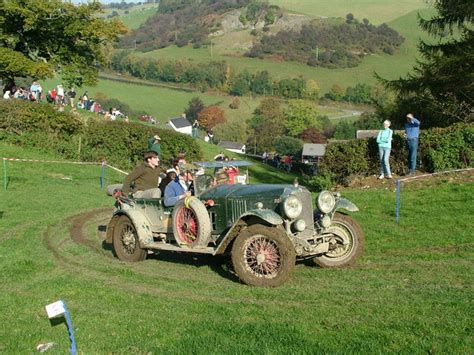 Vintage Sports Car Club Hill Climb © Peter Evans cc-by-sa/2.0 :: Geograph Britain and Ireland