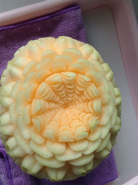 Cantaloupe carving