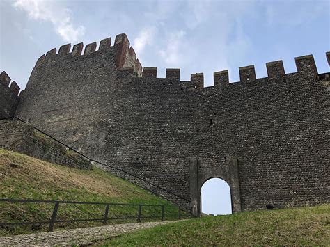 Casa Chiesi The Soave Castle : A Medieval Fortressed Dwelling – Casa Chiesi