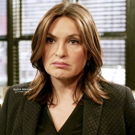 Olivia Benson Screencaps 🌸 on Instagram: “L&O: SVU 18 x 09 - Decline and Fall 🌸 ...