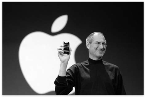 Watch Steve Jobs Introduce the Original iPhone in 2007