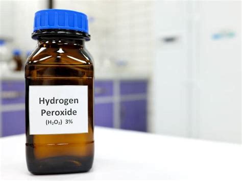 Can You Mix Vinegar and Hydrogen Peroxide? (Explained)