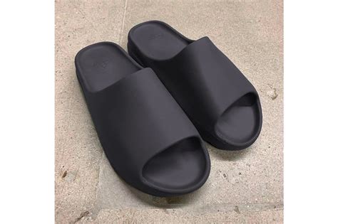 Black yeezy slides - nerdvirt