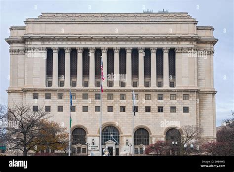 landmark milwaukee county courthouse building front of neo-classical ...