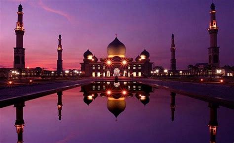 These 10 Beautiful Mosques Surrounded By Ocean Are Worth Watching