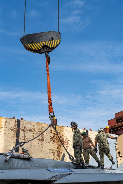 DVIDS - Images - MCAS Iwakuni demonstrates harbor capabilities [Image 4 of 6]