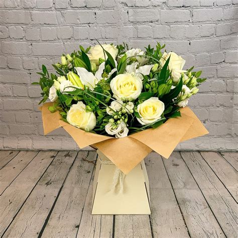 winter wonderland box bouquet - Heaven Scent Florist