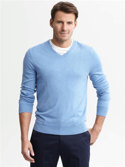 Banana republic Silk-cotton-cashmere V-neck Sweater in Blue for Men (Blue focus) | Lyst