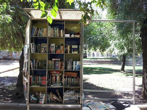 I came across an outdoor library in a park in Santiago, Chile. I thought it was a great idea ...