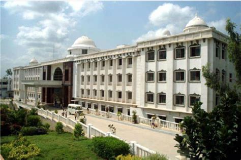 Vydehi Institute of Medical Sciences and Research Center - Bangalore College Admission - Simplified