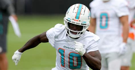 Dolphins Star Tyreek Hill Under Police Investigation in Miami