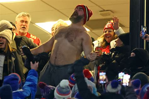 Jason Kelce took topless photos with Kansas City Chiefs head coach Andy ...