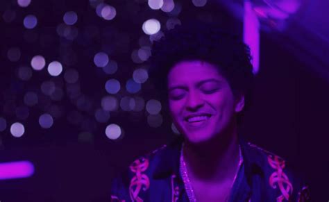 Bruno Mars: Versace on the Floor (2017)