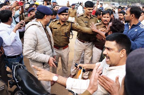 Jamshedpur police foil Citizenship Amendment Act face-off - Telegraph India