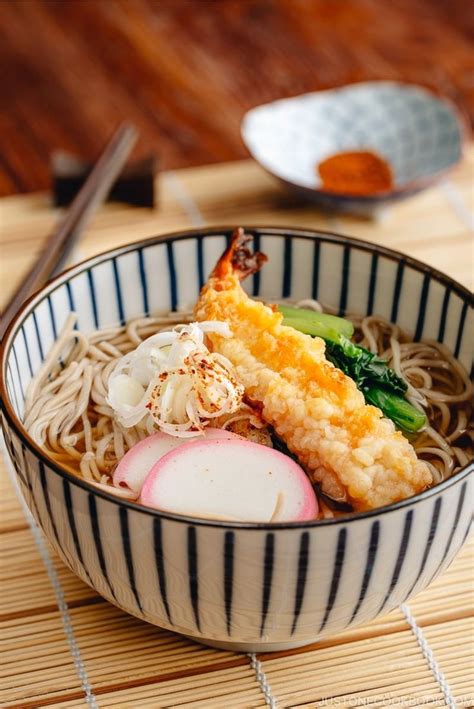 Soba Noodle Soup (Video) 温かいお蕎麦 | Recipe | Soba noodles soup, Food ...