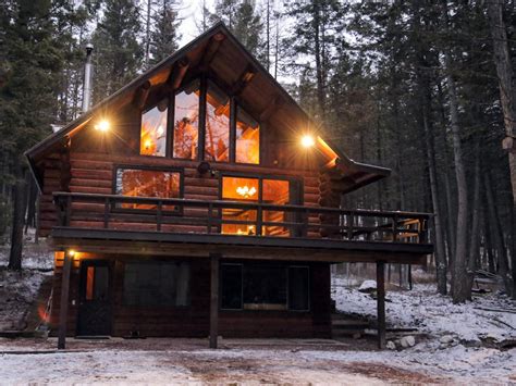 Log Cabin Living: Lake View Cabin and Woodsy Retreat | Log Cabin Living | HGTV