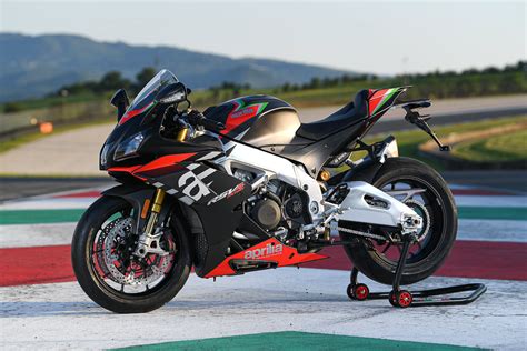 2020-aprilia-rsv4-1100-factory-price-malaysia-specs-25 - BikesRepublic.com