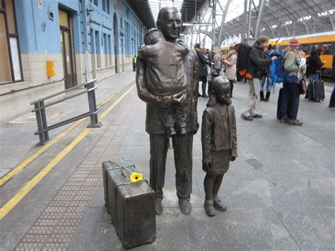 Nicholas Winton Statue - emsekflol.com