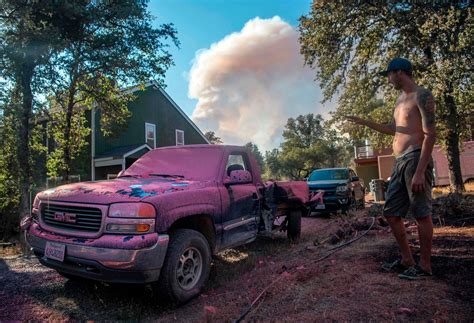 Astonishing pictures show "wall fire" burning through a residential area in California - Mirror ...