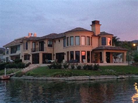 Westlake Village, CA Lakefront Homes - Cruizin' the lake in style!