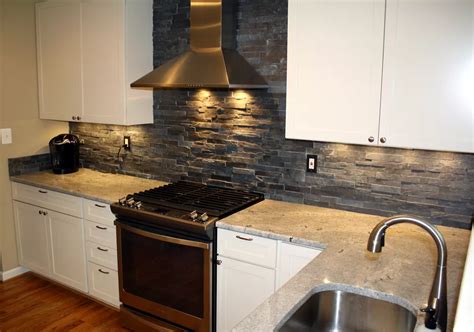 19 Stacked Stone Backsplashes for Different Types of Kitchens | Stone backsplash kitchen, Stone ...