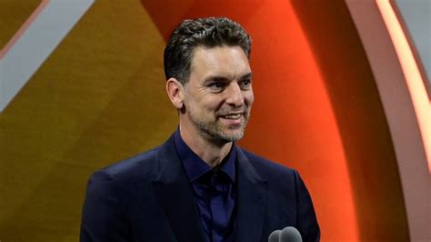 Pau Gasol pays tribute to Kobe Bryant in Hall of Fame speech | Yardbarker