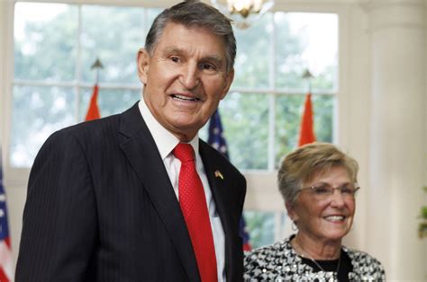 Sen. Joe Manchin's Wife Gayle, 76, Hospitalized After Car Accident - Parade