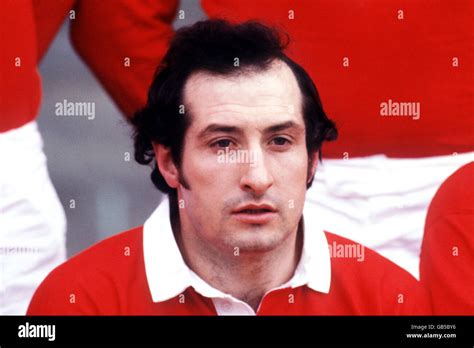 Gareth edwards wales rugby hi-res stock photography and images - Alamy