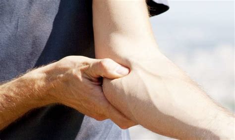 10 Proven Ways to Fix Inner Elbow Pain From Lifting Weights - Flab Fix