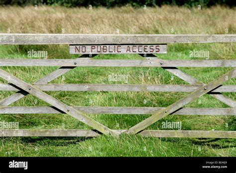 No public access sign Stock Photo - Alamy