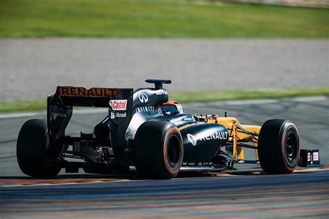 Robert Kubica Gets Back In An F1 Car, Drives 115 Laps Like A Boss - autoevolution