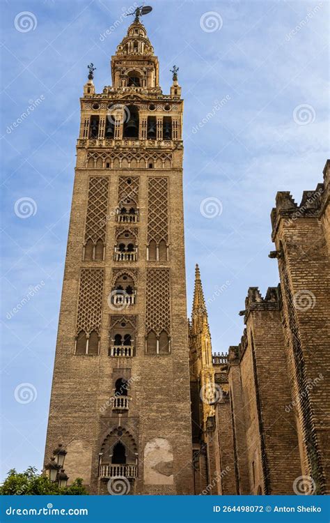 La Giralda, Spanish Renaissance-style Minaret. Seville, Andalusia ...