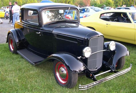 File:1932 Ford Deuce Coupe Hot Rod.jpg