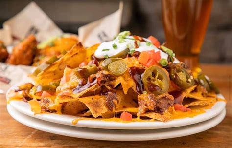 5 Restaurants to Get the Best Nachos in Chicago | UrbanMatter