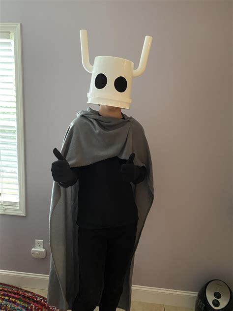 My Knight Halloween costume that took a week to make : r/HollowKnight