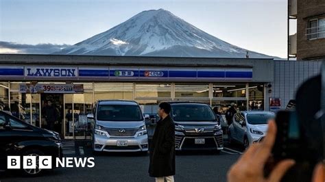 Mount Fuji: Iconic view to be blocked to deter tourists - BBC News