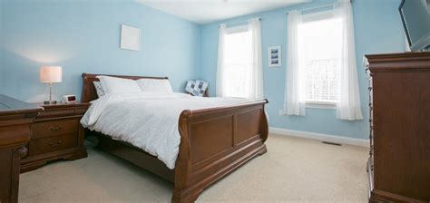 How to select Beautiful Solid Wood Bedroom Furniture?