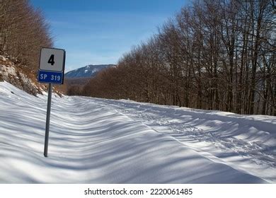 Road Closed Due Snow Matese Park Stock Photo 2220061485 | Shutterstock